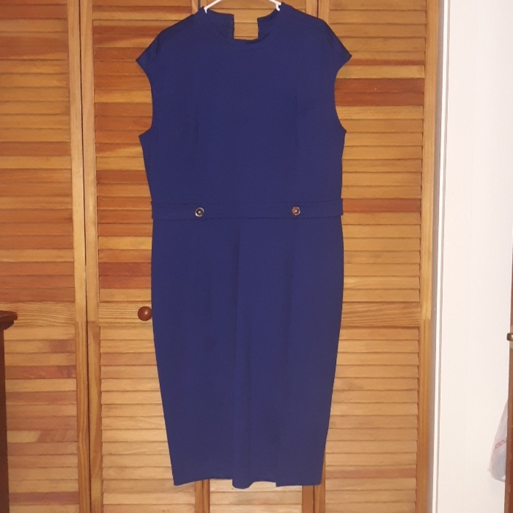 Dress - Picture 2 of 2